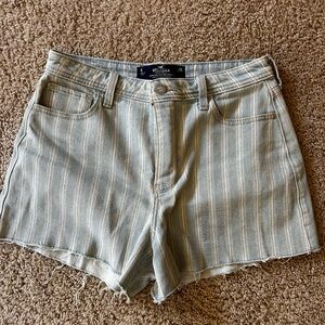 Waist 29 Size 9 Hollister Ultra High-Rise Mom Light Wash Jean Short